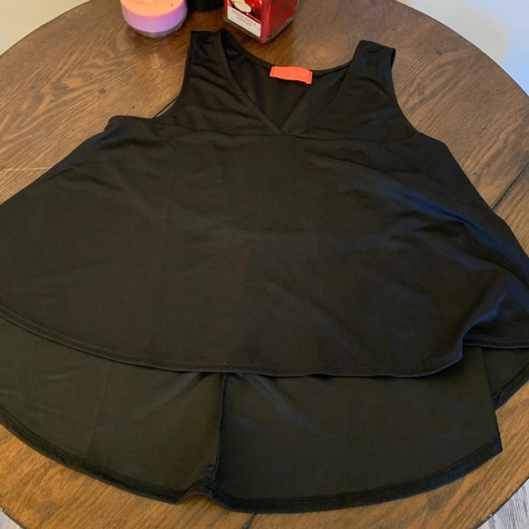 Women’s tanks - Picture 2 of 7